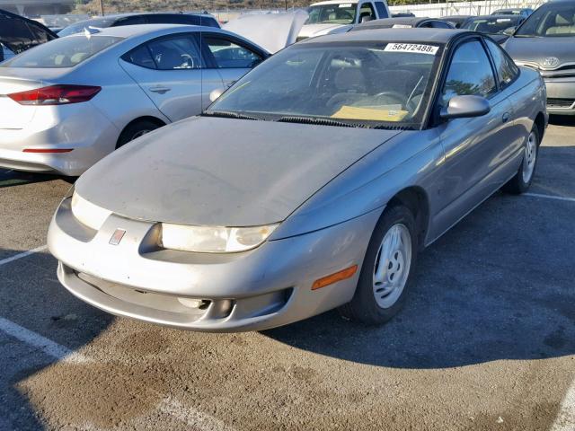 1G8ZH1277WZ142697 - 1998 SATURN SC2 GRAY photo 2