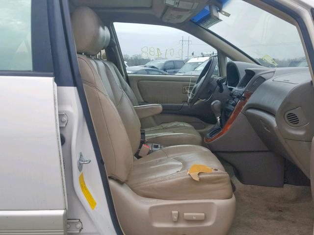 JT6GF10U9Y0070976 - 2000 LEXUS RX 300 WHITE photo 5