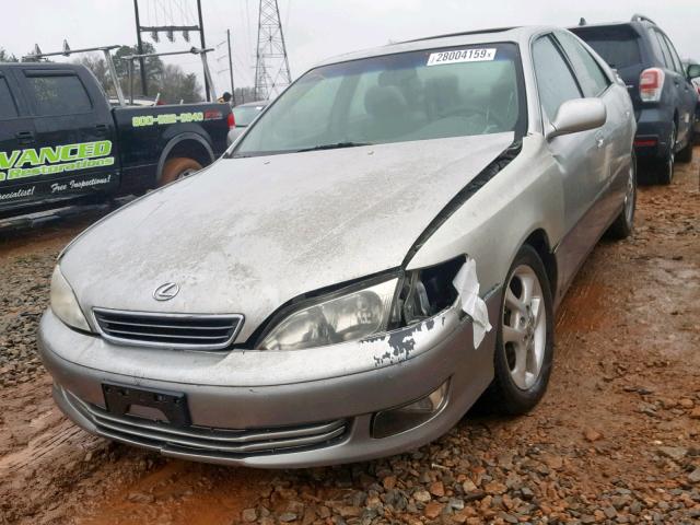 JT8BF28G9Y5077774 - 2000 LEXUS ES 300 SILVER photo 2