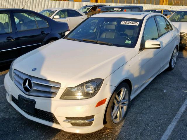 WDDGF4HB7DR256962 - 2013 MERCEDES-BENZ C 250 WHITE photo 2