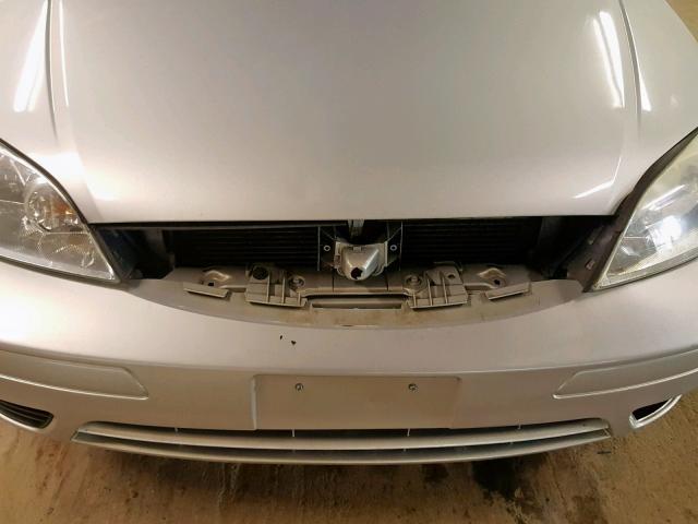 1FAHP34N77W157981 - 2007 FORD FOCUS ZX4 SILVER photo 9