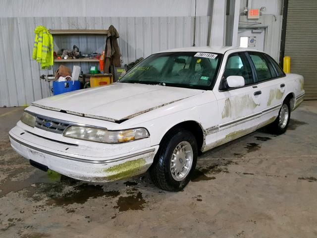 2FALP74W2VX108229 - 1997 FORD CROWN VICT WHITE photo 2