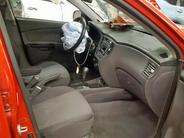 KNADH4A34B6736902 - 2011 KIA RIO BASE RED photo 5