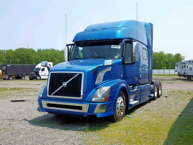 4V4NC9EH4FN183046 - 2015 VOLVO VN VNL BLUE photo 2