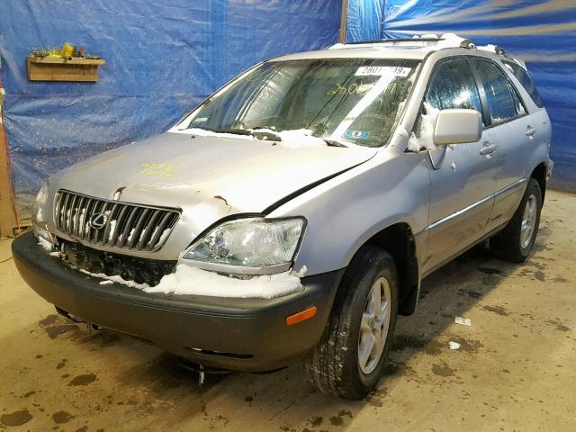 JTJGF10U610082868 - 2001 LEXUS RX 300 SILVER photo 2