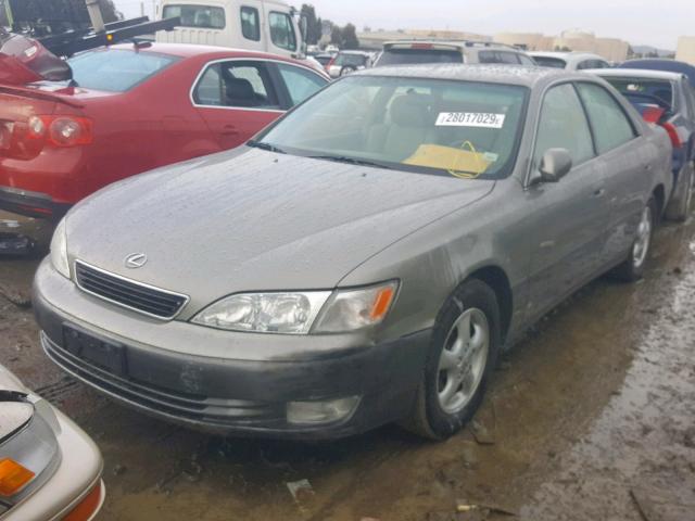 JT8BF28G6W0106609 - 1998 LEXUS ES 300 GRAY photo 2