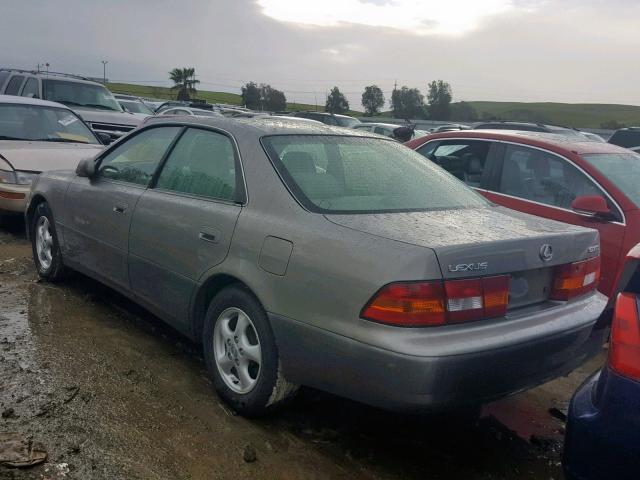 JT8BF28G6W0106609 - 1998 LEXUS ES 300 GRAY photo 3