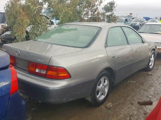 JT8BF28G6W0106609 - 1998 LEXUS ES 300 GRAY photo 4