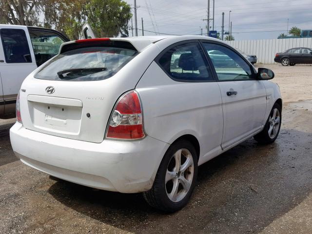 KMHCN36C07U008521 - 2007 HYUNDAI ACCENT SE WHITE photo 4