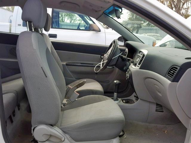 KMHCN36C07U008521 - 2007 HYUNDAI ACCENT SE WHITE photo 5