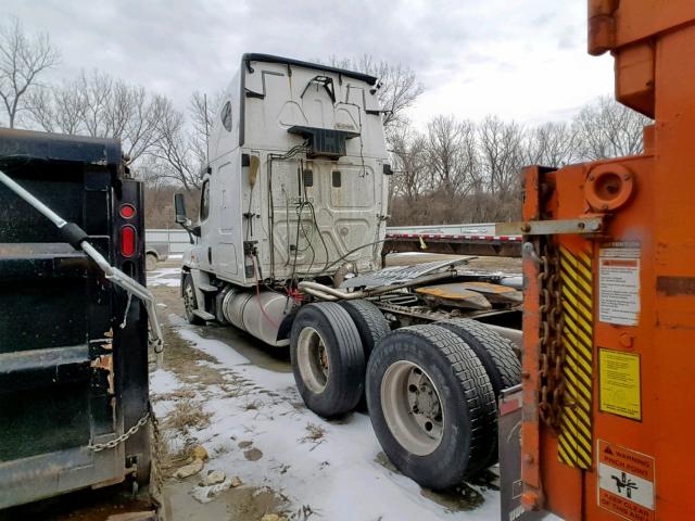 1FUJGLDV3CLBL4913 - 2012 FREIGHTLINER CASCADIA 1 WHITE photo 3