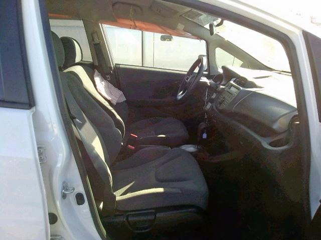 JHMGE8H30DC077404 - 2013 HONDA FIT WHITE photo 5