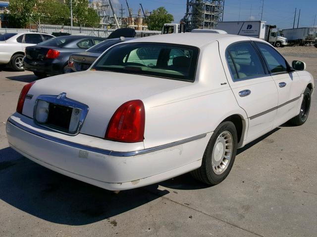 1LNHM81W1YY762450 - 2000 LINCOLN TOWN CAR E WHITE photo 4