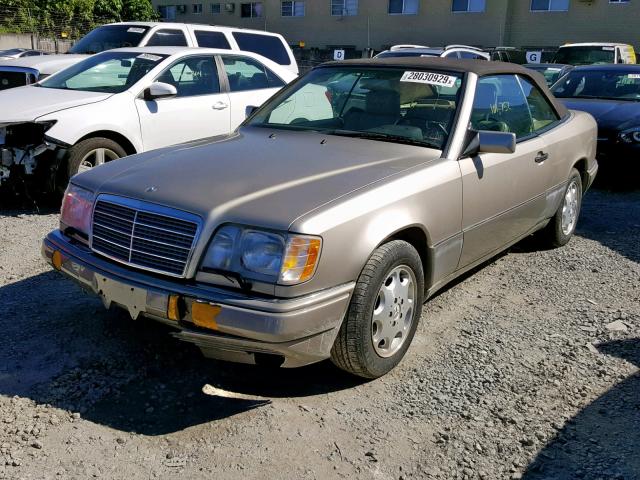 WDBEA66E3SC265486 - 1995 MERCEDES-BENZ E 320 GOLD photo 2