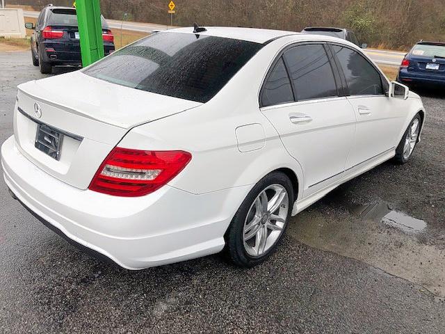 WDDGF4HB5DR256555 - 2013 MERCEDES-BENZ C 250 WHITE photo 4