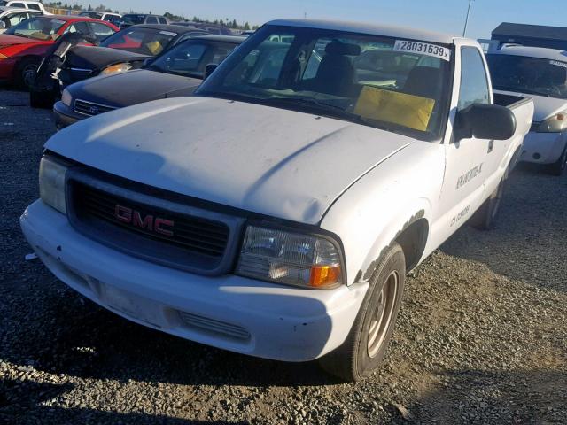 1GTCS14W128224569 - 2002 GMC SONOMA WHITE photo 2