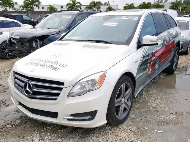 4JGCB5HE0CA141116 - 2012 MERCEDES-BENZ R 350 4MAT WHITE photo 2