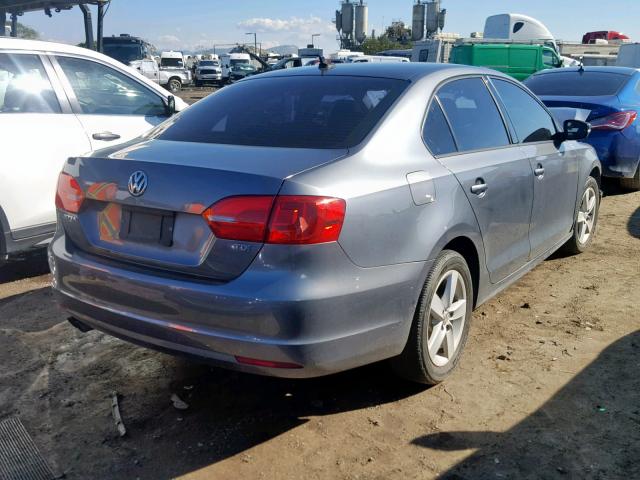 3VWLL7AJ6CM426942 - 2012 VOLKSWAGEN JETTA TDI GRAY photo 4