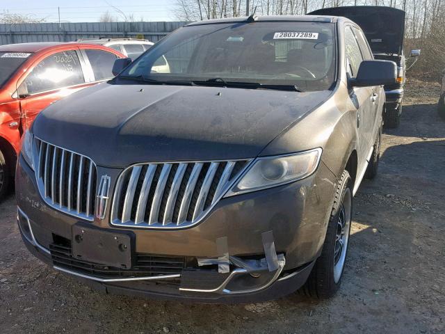 2LMDJ8JK9BBJ16778 - 2011 LINCOLN MKX BROWN photo 2