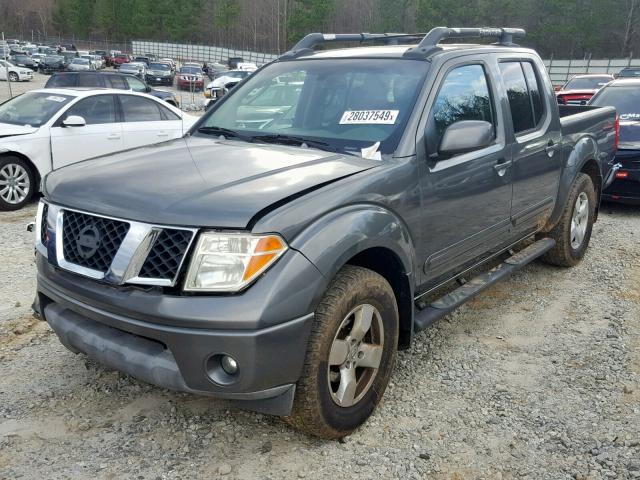 1N6AD07U36C428036 - 2006 NISSAN FRONTIER C GRAY photo 2