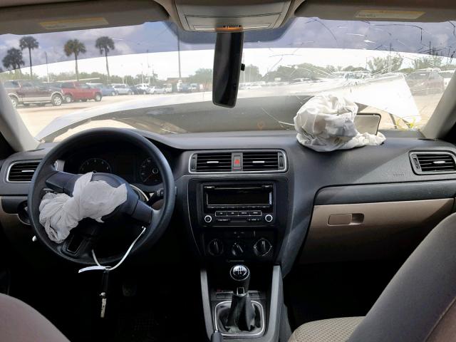 3VW1K7AJ7CM129401 - 2012 VOLKSWAGEN JETTA BASE GOLD photo 9