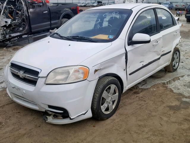 KL1TD56E59B388918 - 2009 CHEVROLET AVEO LS WHITE photo 2