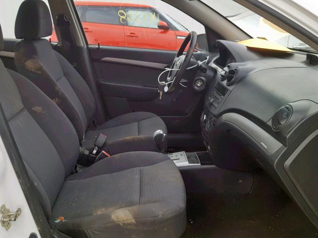KL1TD56E59B388918 - 2009 CHEVROLET AVEO LS WHITE photo 5