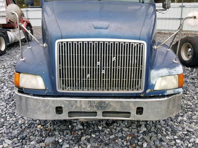 4V4NC9JH11N253682 - 2001 VOLVO VN VNL BLUE photo 7