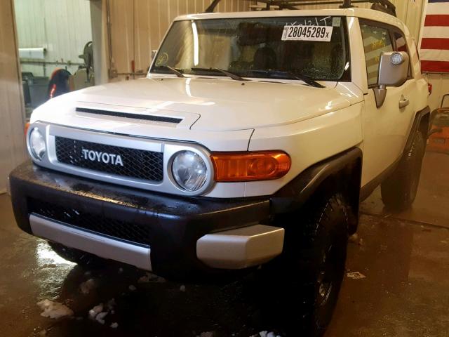 JTEBU4BF1AK077631 - 2010 TOYOTA FJ CRUISER WHITE photo 2