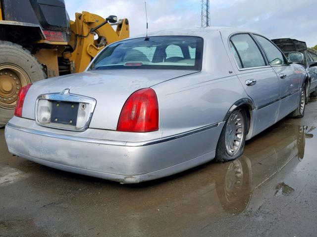 1LNFM83WXXY607270 - 1999 LINCOLN TOWN CAR C SILVER photo 4