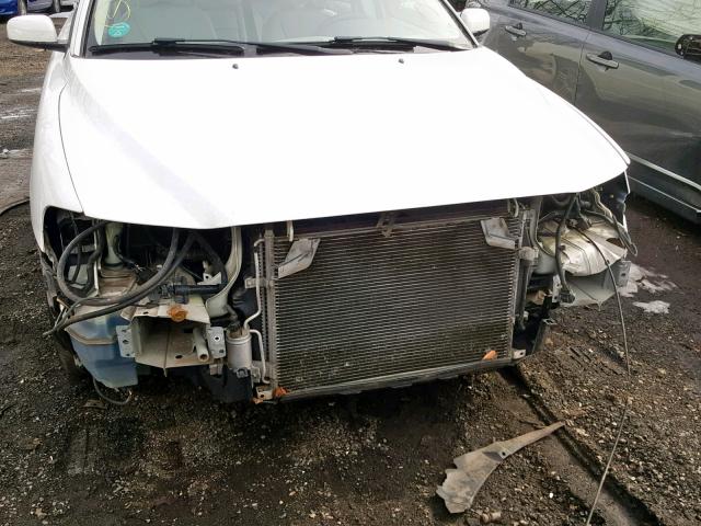 YV1RS592X52429803 - 2005 VOLVO S60 2.5T WHITE photo 9