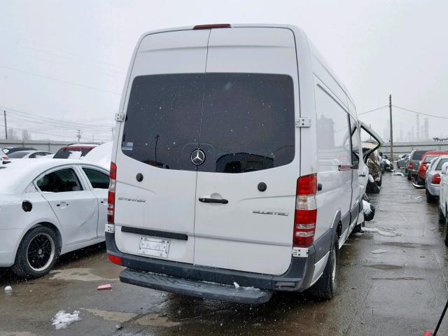 WD3PE8DCXF5956286 - 2015 MERCEDES-BENZ SPRINTER 2 WHITE photo 4