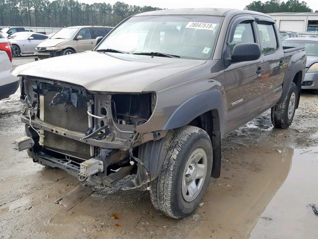 5TFJU4GNXBX011938 - 2011 TOYOTA TACOMA DOU BROWN photo 2