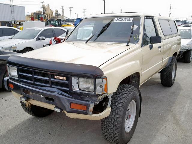 JT4RN65S2F5083013 - 1985 TOYOTA PICKUP RN6 TAN photo 2