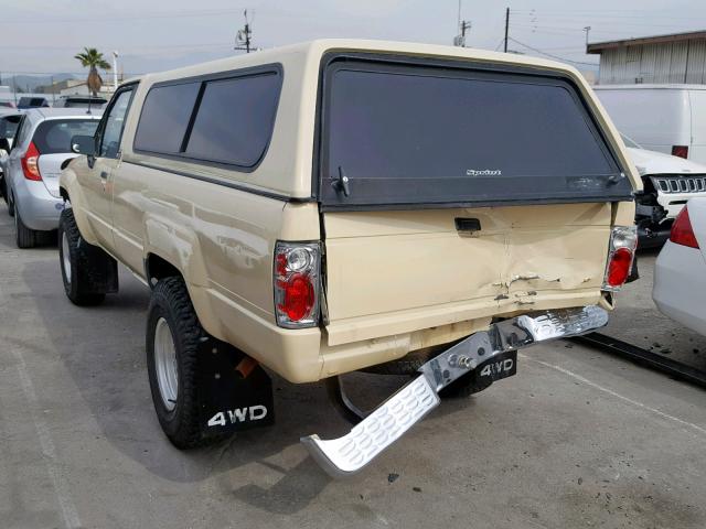 JT4RN65S2F5083013 - 1985 TOYOTA PICKUP RN6 TAN photo 3