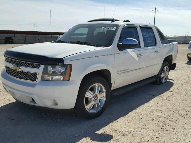 3GNTKGE30BG338247 - 2011 CHEVROLET AVALANCHE WHITE photo 2