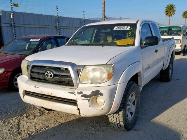 5TETU62N76Z168739 - 2006 TOYOTA TACOMA PRE WHITE photo 2