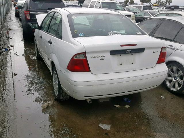 1FAFP34NX6W135771 - 2006 FORD FOCUS ZX4 WHITE photo 3