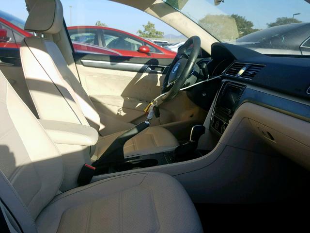 1VWDT7A37HC084626 - 2017 VOLKSWAGEN PASSAT R-L WHITE photo 5