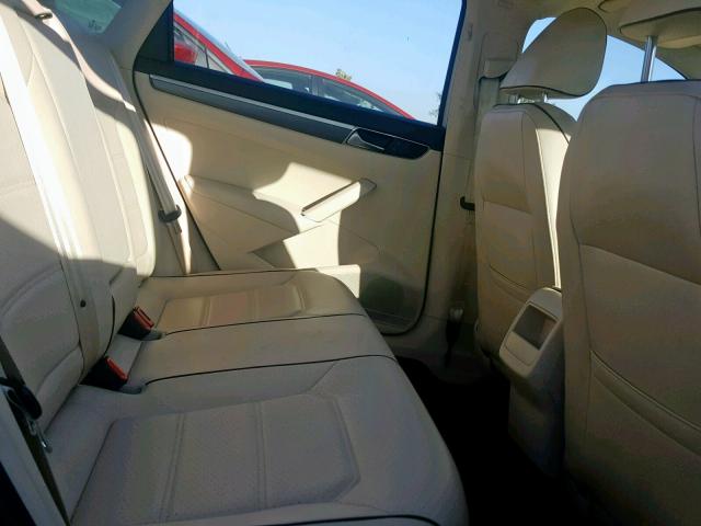 1VWDT7A37HC084626 - 2017 VOLKSWAGEN PASSAT R-L WHITE photo 6