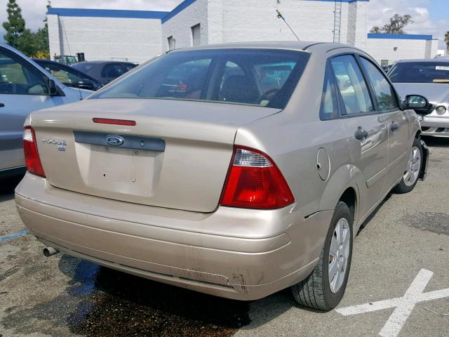 1FAFP34N07W106409 - 2007 FORD FOCUS ZX4 GOLD photo 4