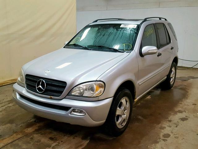 4JGAB57E24A487808 - 2004 MERCEDES-BENZ ML 350 SILVER photo 2