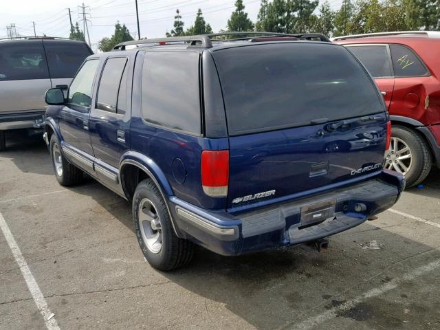 1GNCS13W8W2267257 - 1998 CHEVROLET BLAZER BLUE photo 3