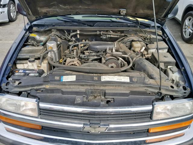 1GNCS13W8W2267257 - 1998 CHEVROLET BLAZER BLUE photo 7