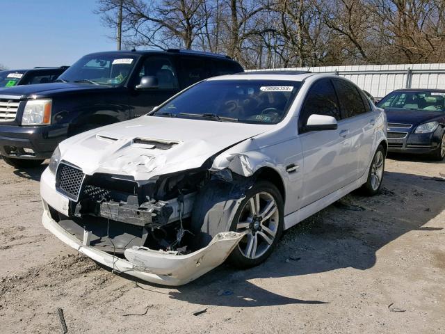 6G2ER57789L200056 - 2009 PONTIAC G8 WHITE photo 2