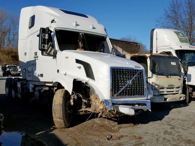 4V4NC9EH5CN555876 - 2012 VOLVO VN VNL WHITE photo 1