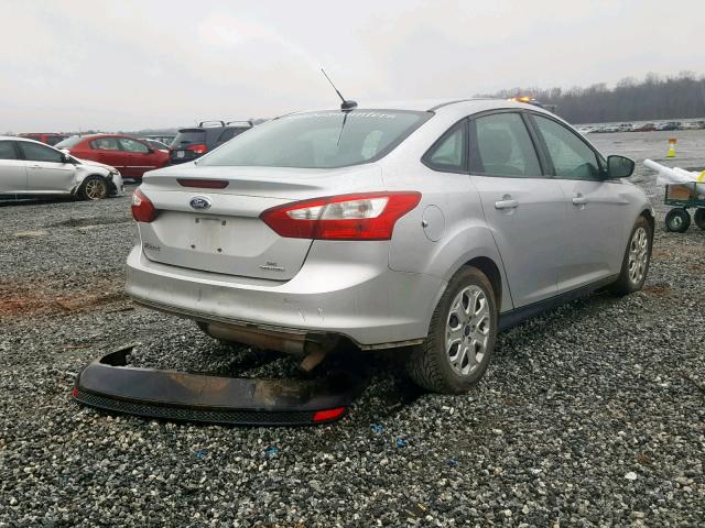 1FAHP3F23CL469455 - 2012 FORD FOCUS SE SILVER photo 4