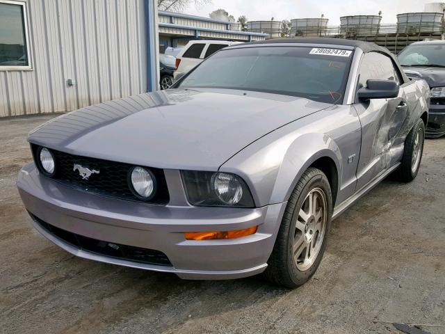 1ZVFT85H165230797 - 2006 FORD MUSTANG GT SILVER photo 2