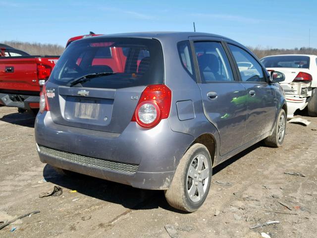 KL1TD66E59B637952 - 2009 CHEVROLET AVEO LS GRAY photo 4