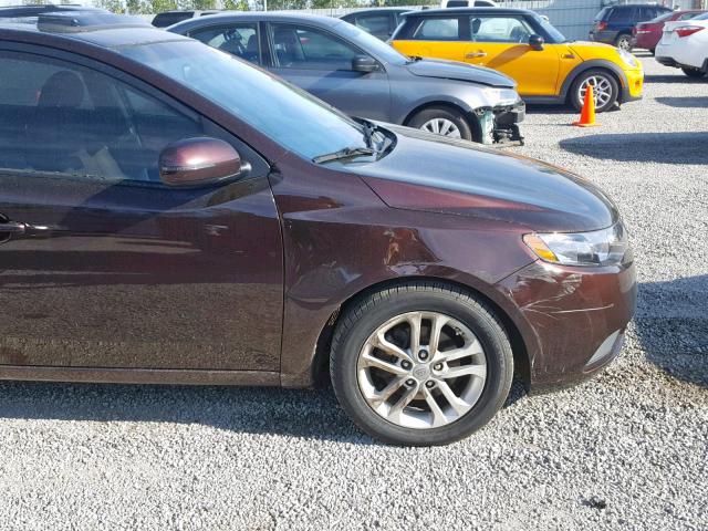 KNAFU4A28B5384781 - 2011 KIA FORTE EX MAROON photo 9